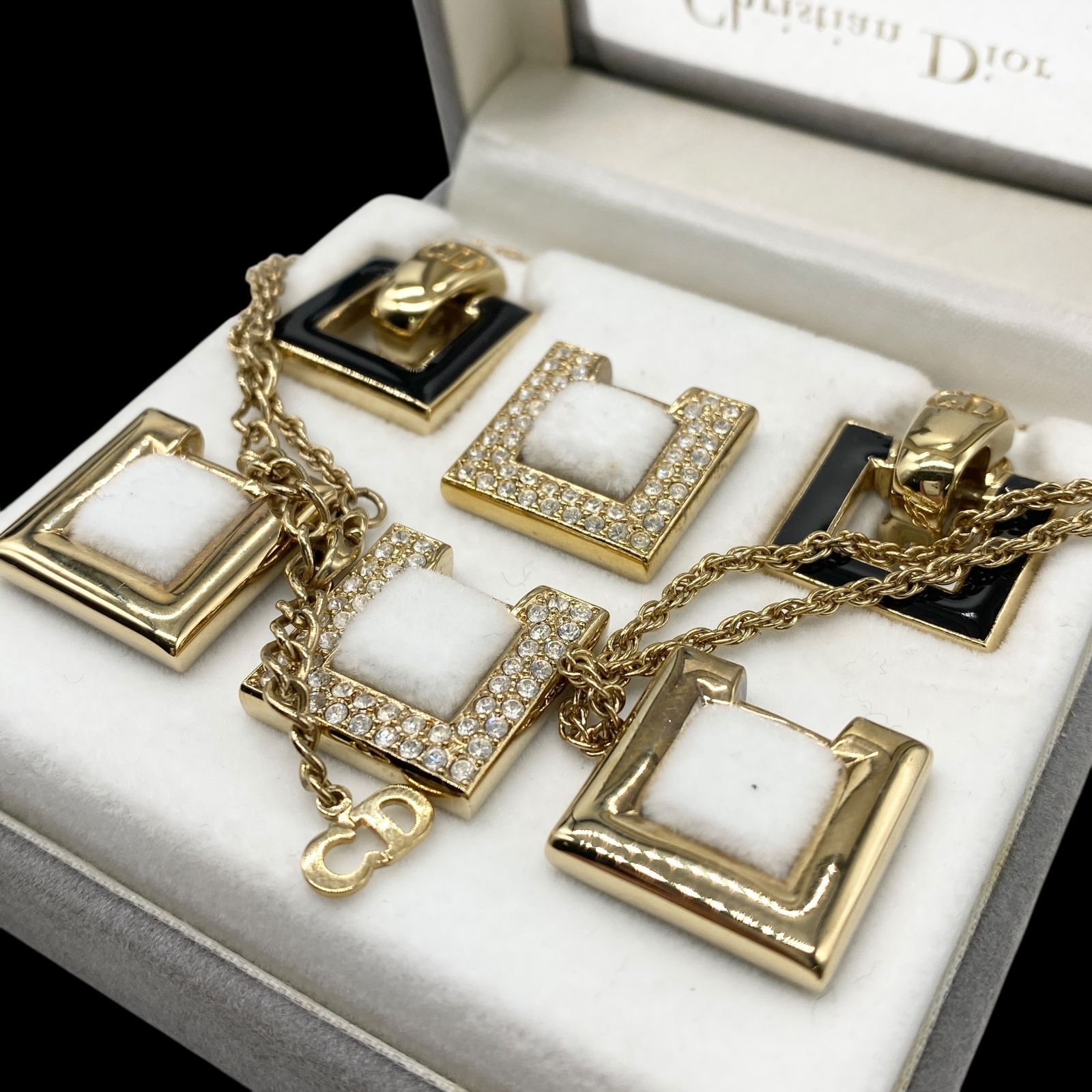 クリスチャンディオール　ネックレス　イヤリング　セット　エンブレム クリスチャンディオール ネックレス イヤリング セット エンブレム