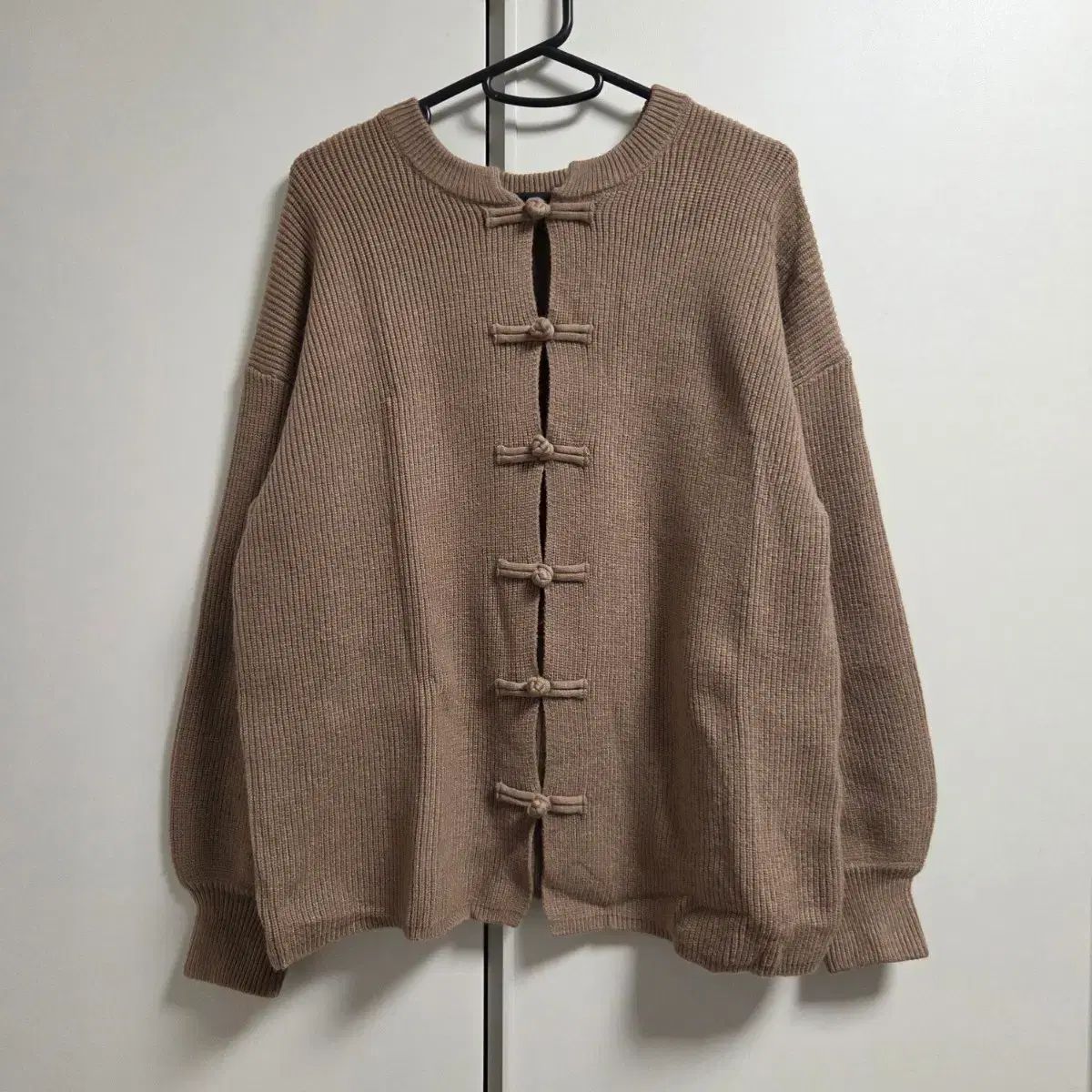 Discoat ジャパン ボタンデザインテープ ウール混 ニット カーディガン L(100)