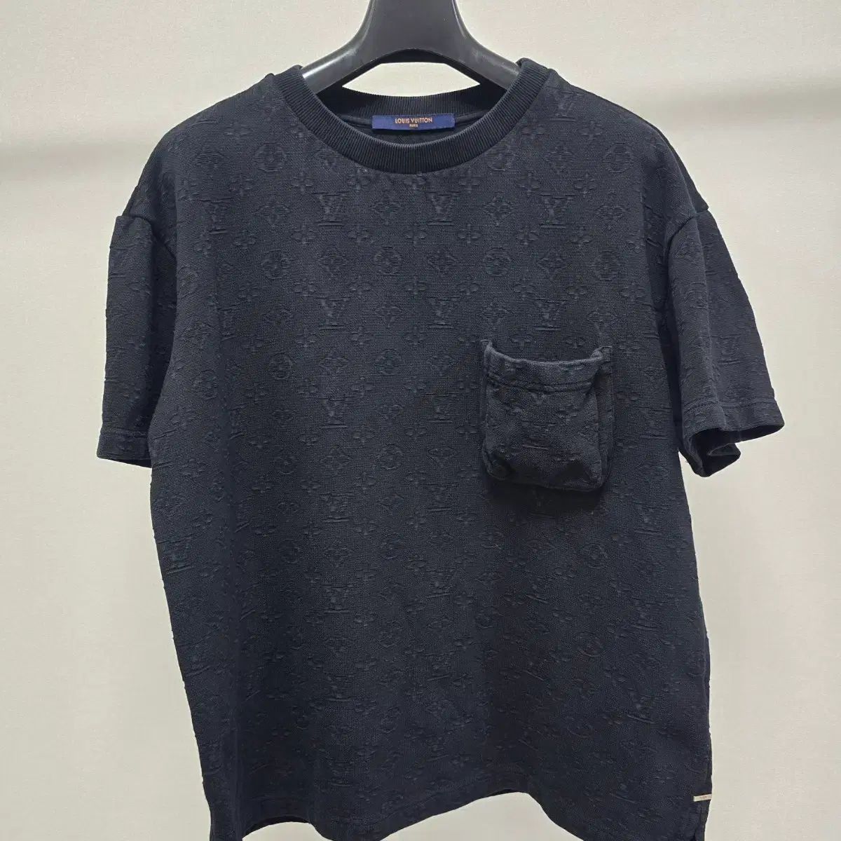 ルイヴィトン シグネチャー 3D ポケット モノグラム 半袖 Tシャツ s