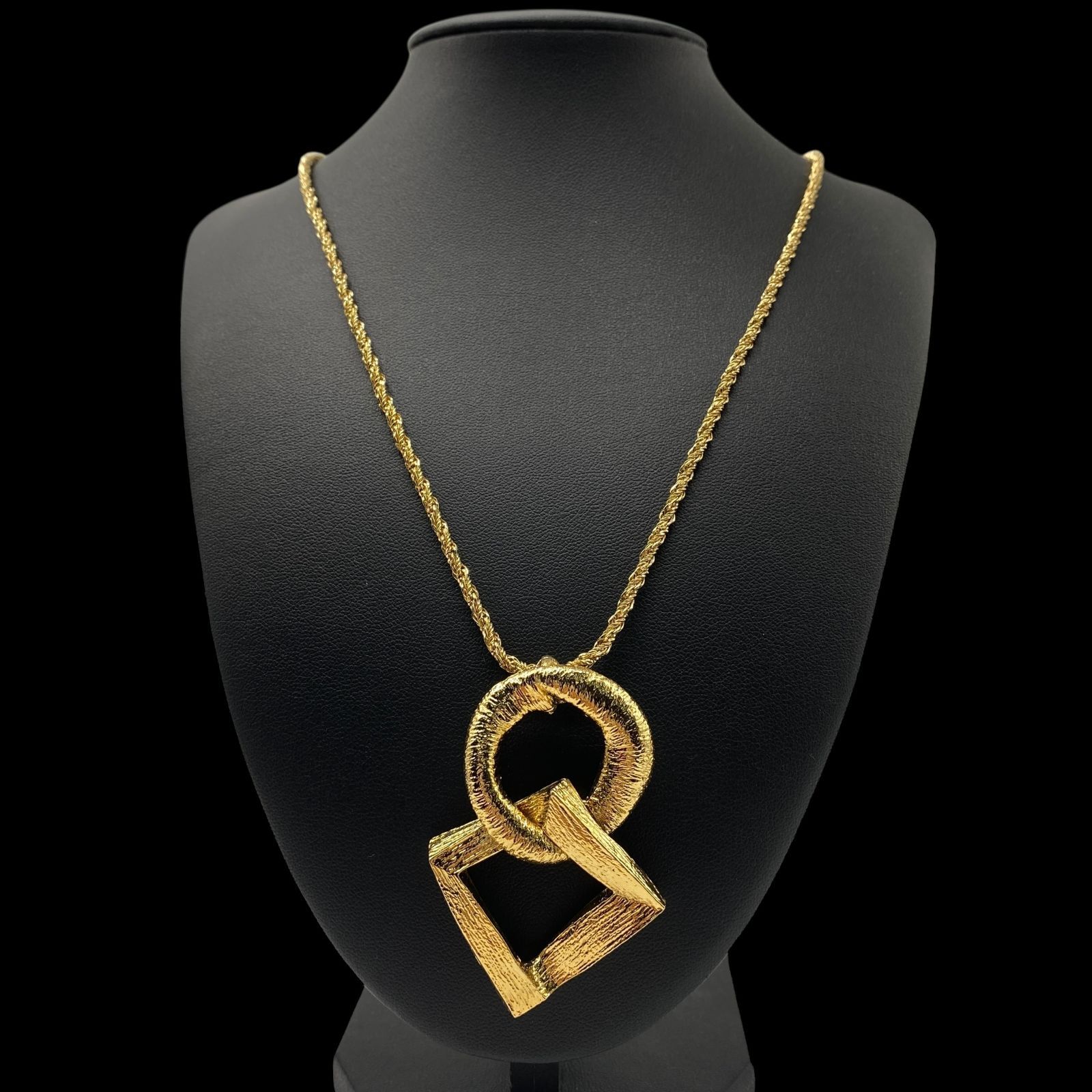 希少 美品 YVES SAINT LAURENT イヴサンローラン 大ぶりチャーム 希少 美品 YVES SAINT LAURENT イヴサンローラン 大ぶりチャーム