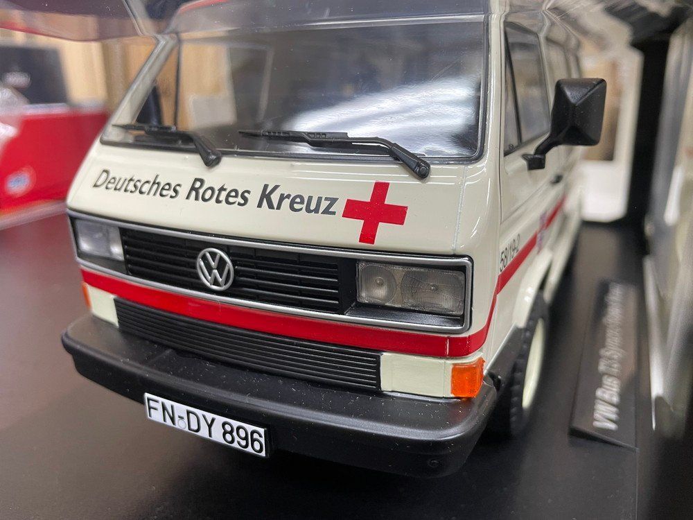T 3 MINIBUS ROTES KREUZ 1987 CREME RED KK SCALE 1 18ミニカー