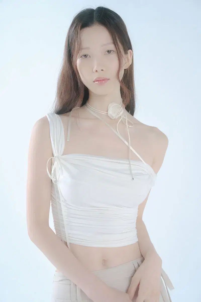 LE SSERAFIM ルセラフィム ルセラ カズハ KAZUHA 中村 一葉 PAIN OR PLEASURE DEW COWL TOP ivory S