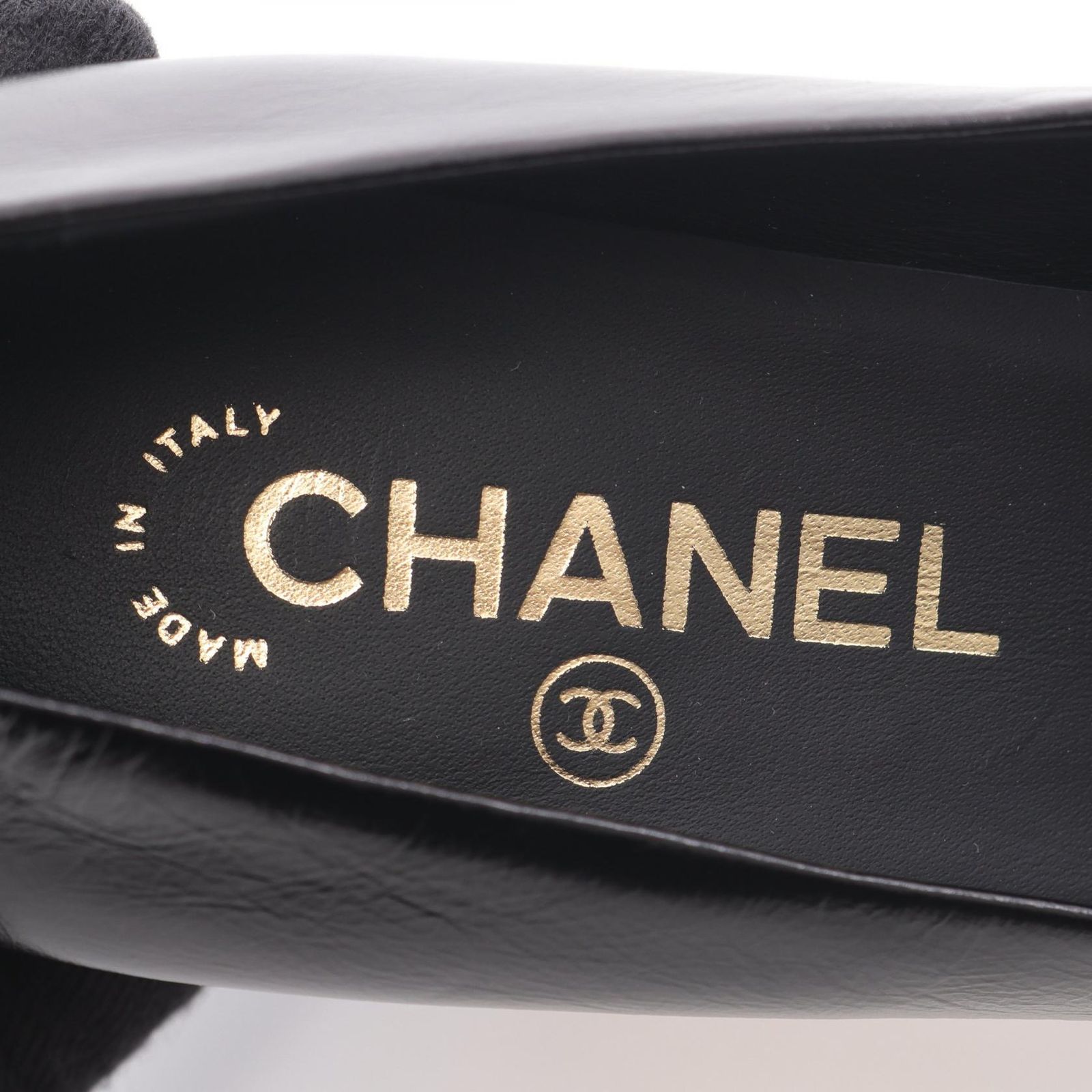 パテントレザー バンプス