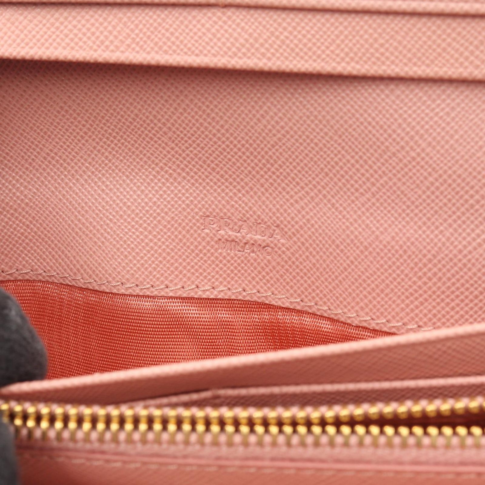 サフィアーノレザー 二つ折長財布