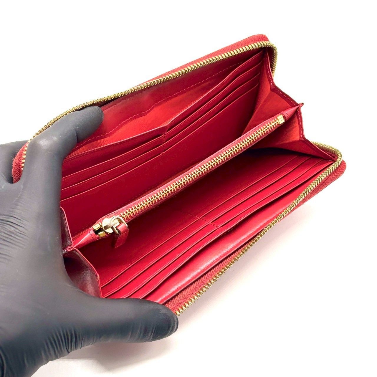 視線を奪う病み赤】 MCM 長財布 ラウンドファスナー ヴィセトス柄 ロゴ