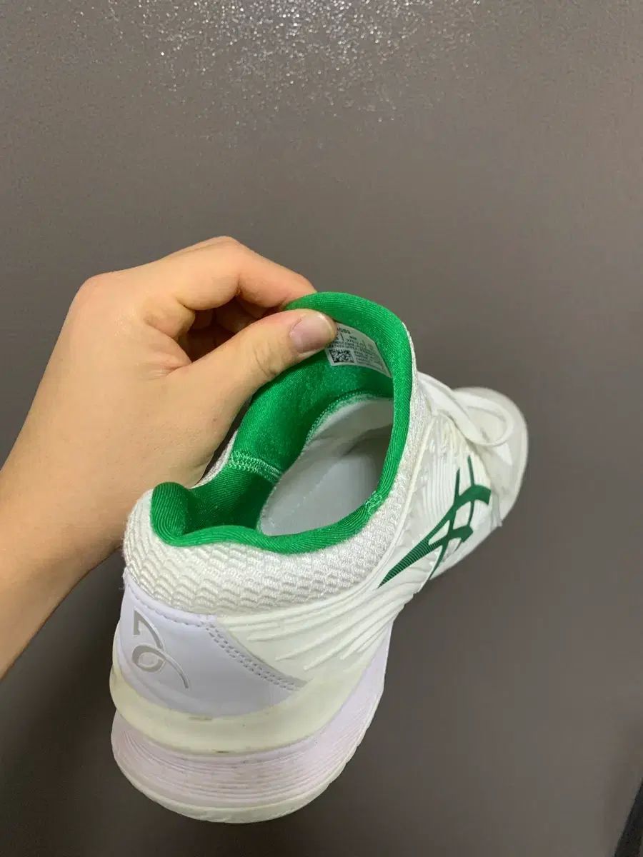 テニスシューズ