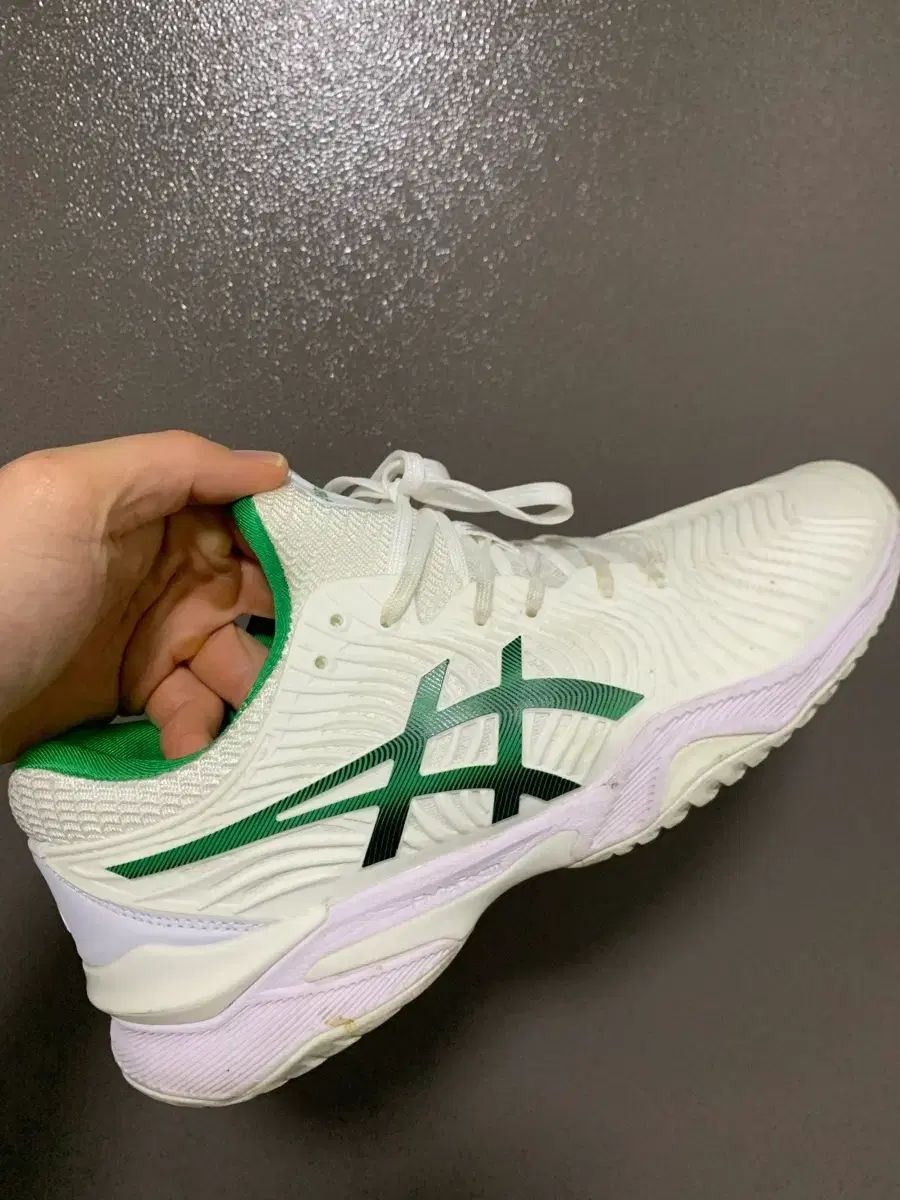 テニスシューズ