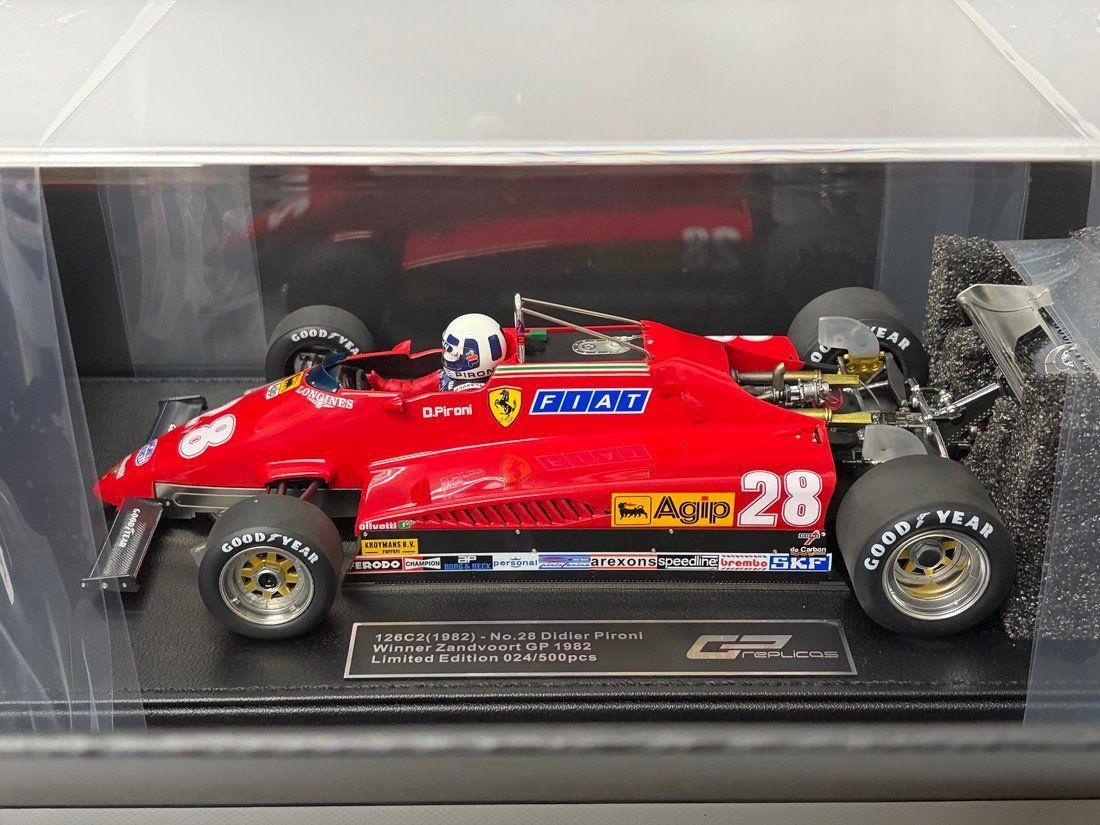 FERRARI F 1 126 C 2 late version 28号車 1982年 オランダ GP 優勝 D.PIRONI ドライバーフィギュア付 レッド Replicas 18 ミニカー