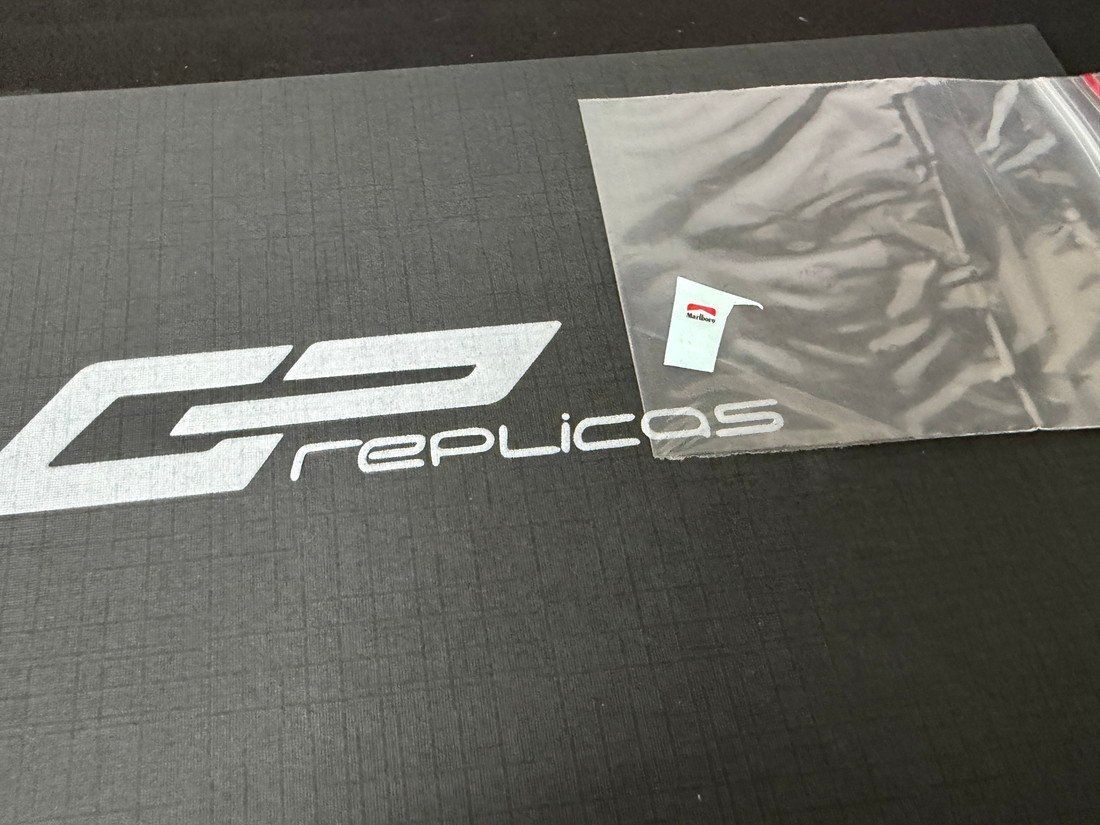  FERRARI F 1 126 C 2 late version 28号車 1982年 オランダ GP 優勝 D PIRONI ドライバーフィギュア付 レッド Replicas 18 ミニカー その他 ミニカー