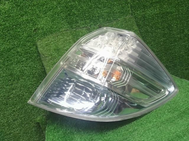 ホンダフィット DAA-GP1 テール ランプ ライト 左右セット 中古】フィット DAA-GP1 左右 テールランプ ブレーキランプ セット