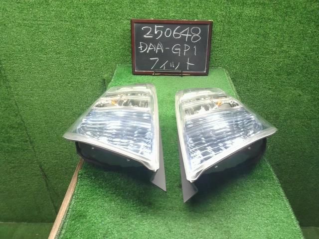 中古】フィット DAA-GP1 左右 テールランプ ブレーキランプ セット
