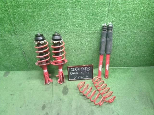 中古】社外 SHOWA TUNING フィット DAA-GP1 ストラット