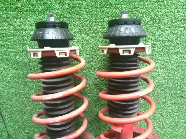 中古】社外 SHOWA TUNING フィット DAA-GP1 ストラット