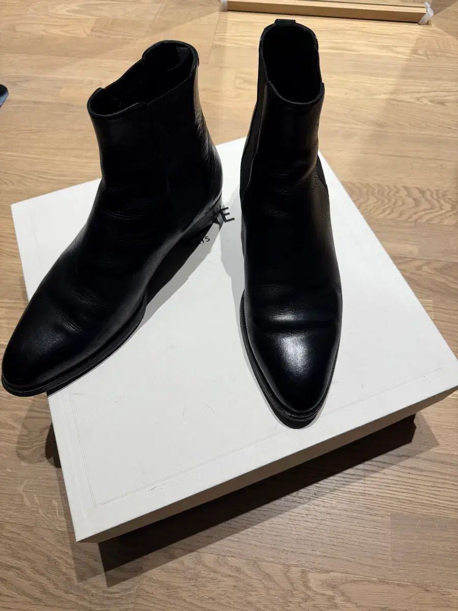 Celine セリーヌ チェルシーブーツ ラグストア