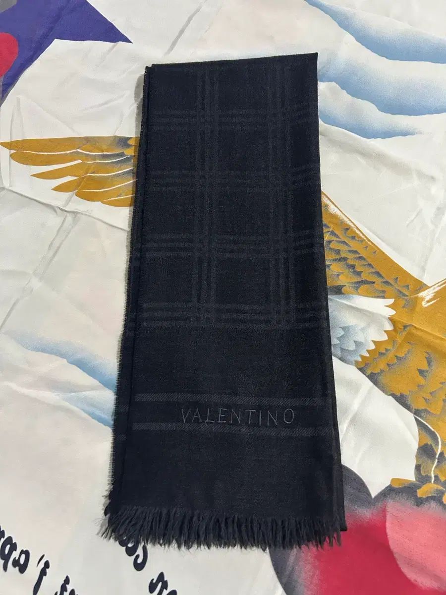 ヴァレンティノ ブラック マフラー