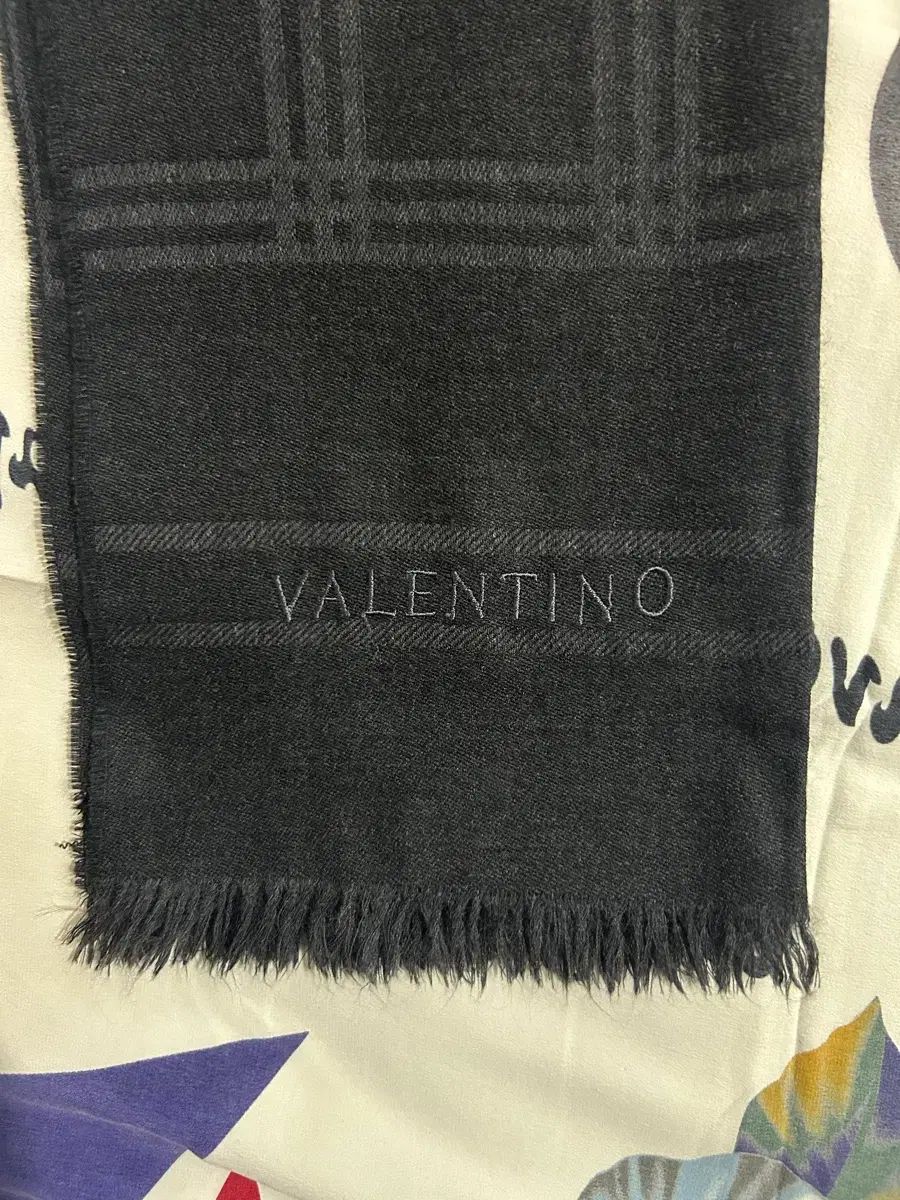 ブラック マフラー