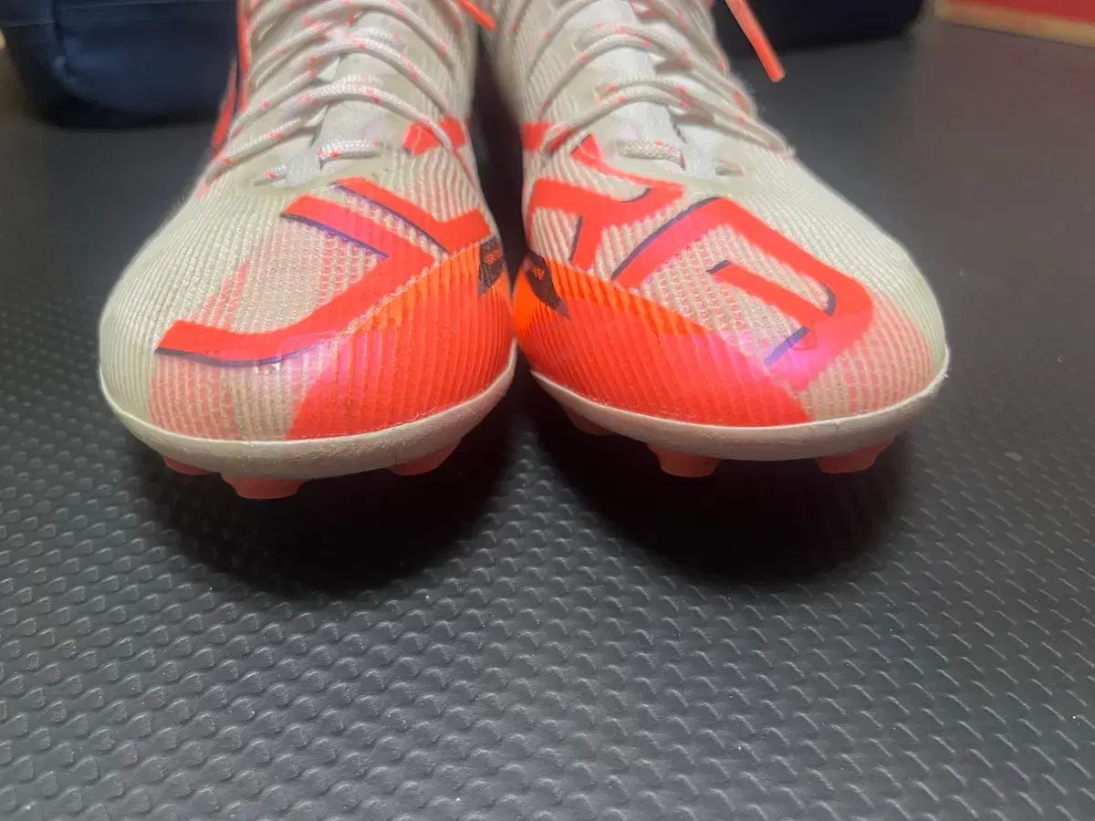 プーマ ウルトラ5 MG 270