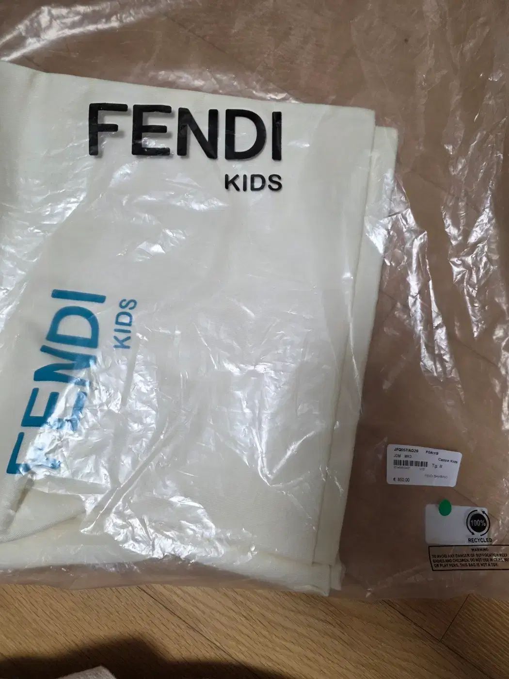 FENDI フェンディ
