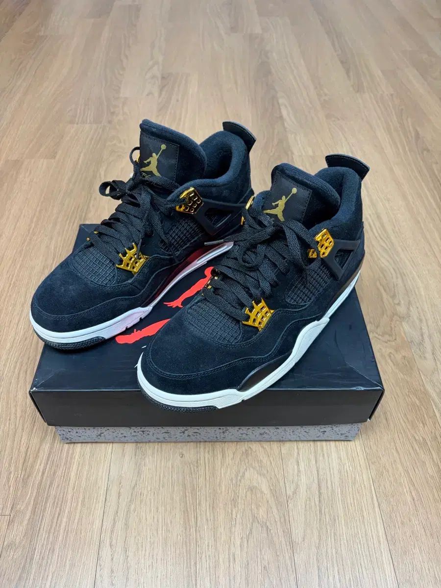 ジョーダン4 ロイヤルティ ナイキコリア 308497 032