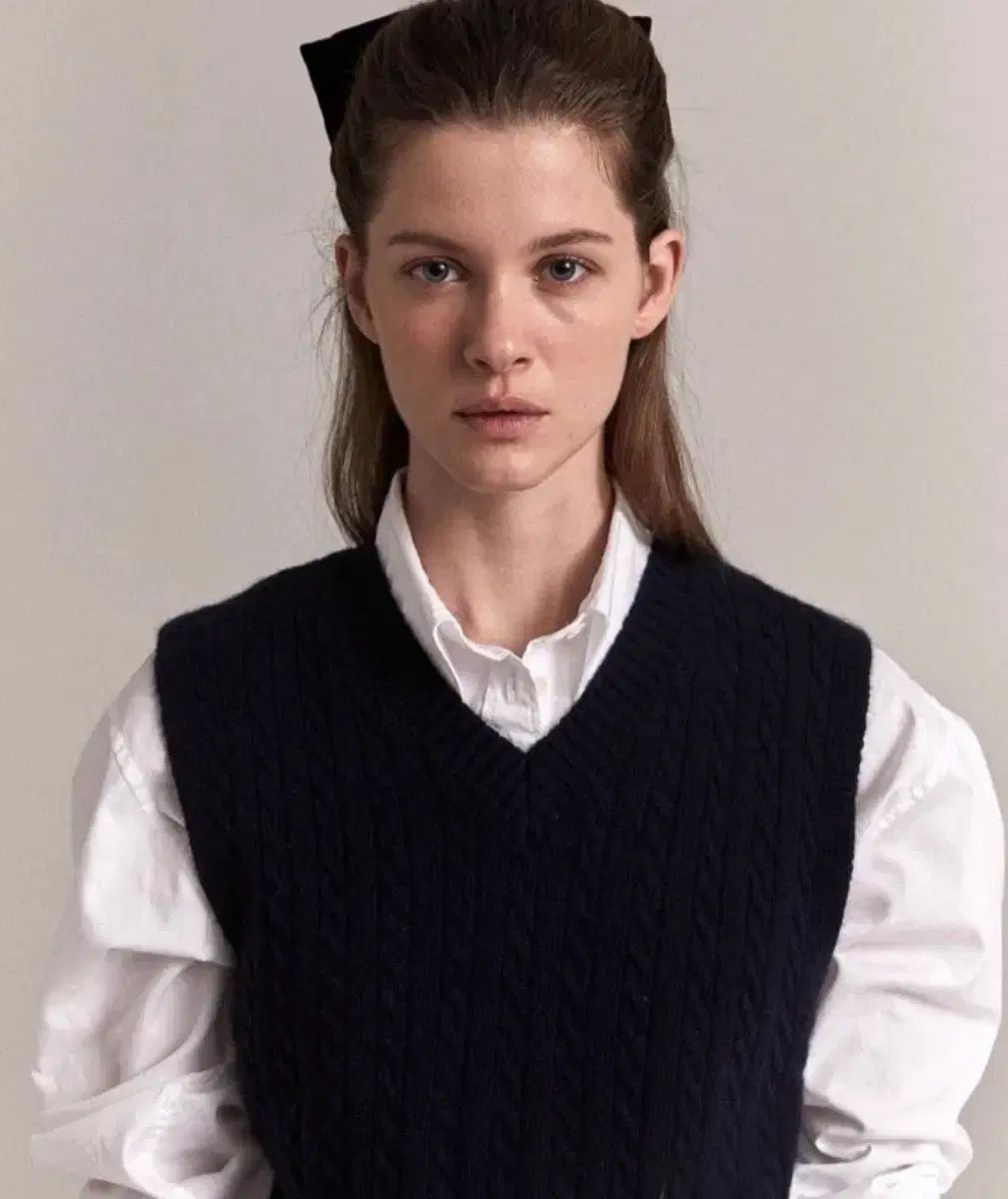 ザ バーネット ケーブル ニット ベスト ネイビー