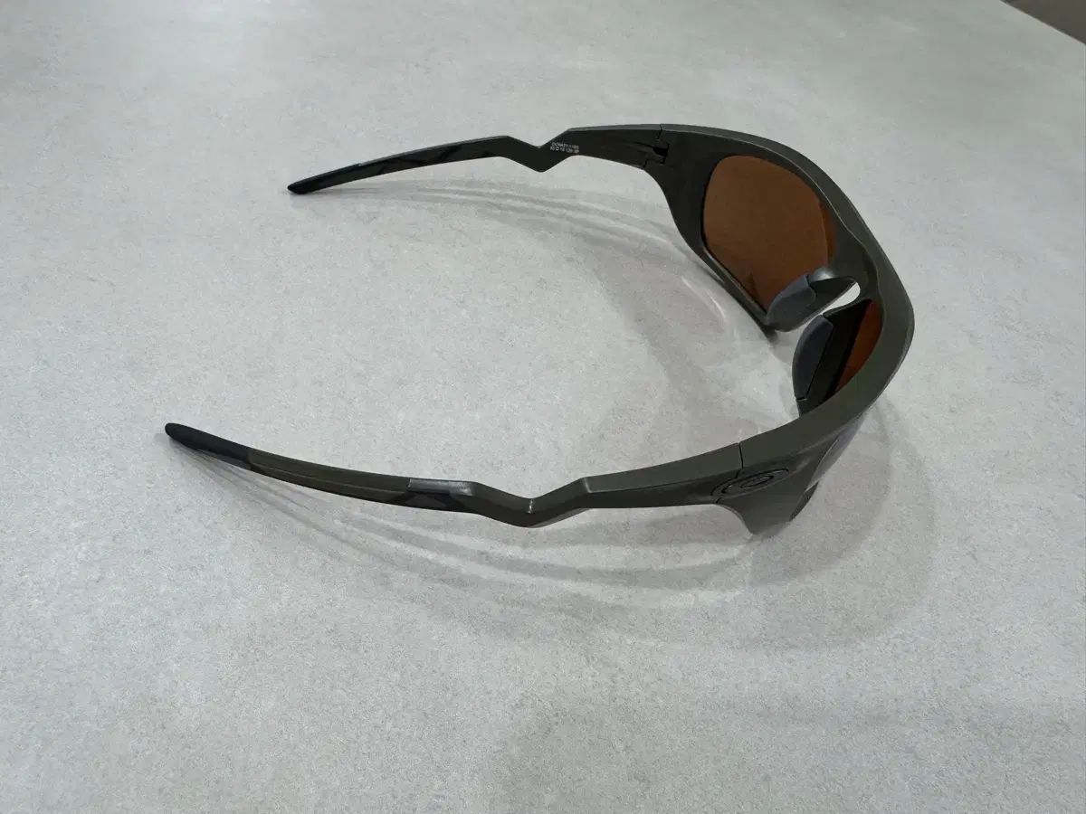 サングラス オークリー ラテラリス プリズム タングステン 偏光
