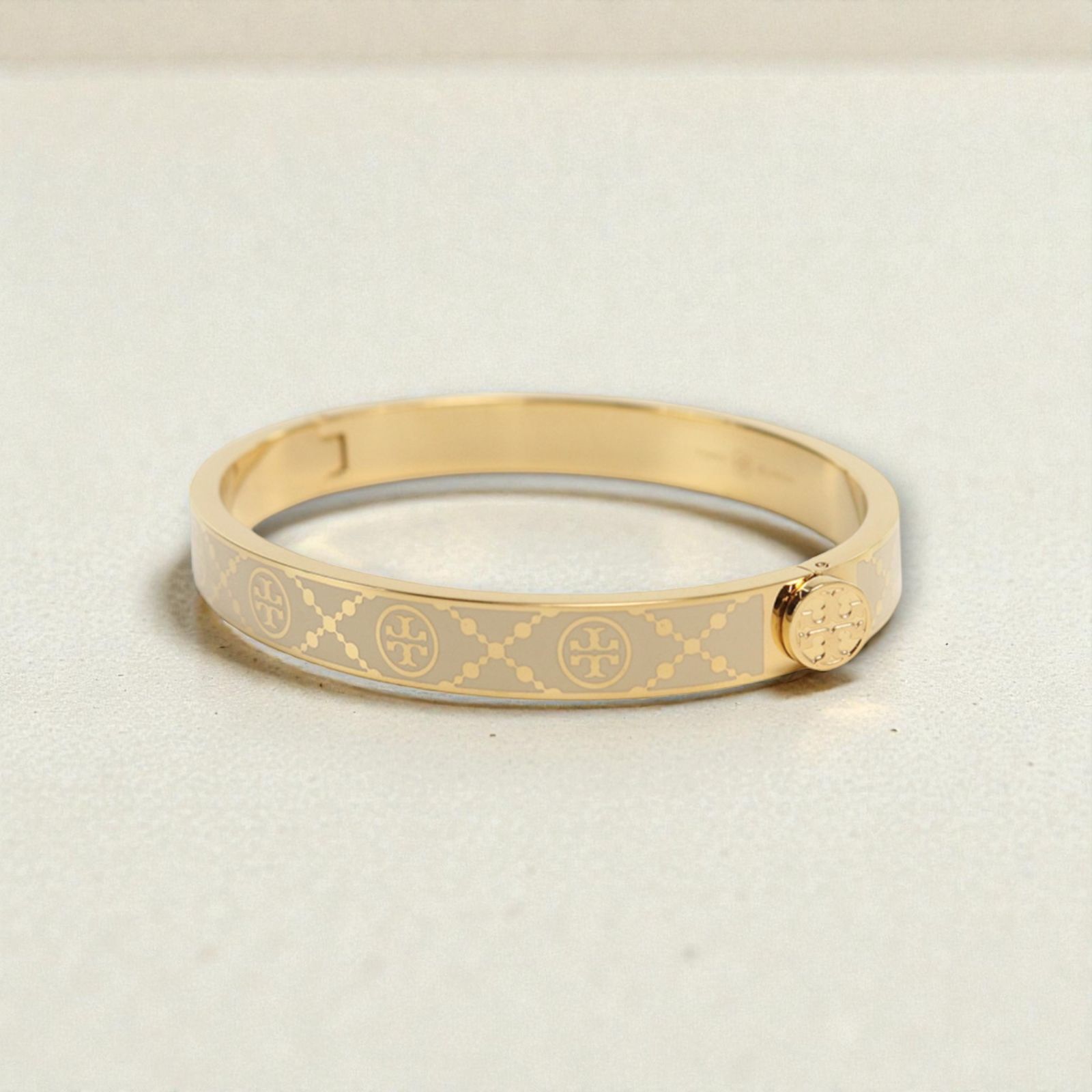 新品・正規品】 Tory Burch バングル ゴールド ロゴ入り レディース