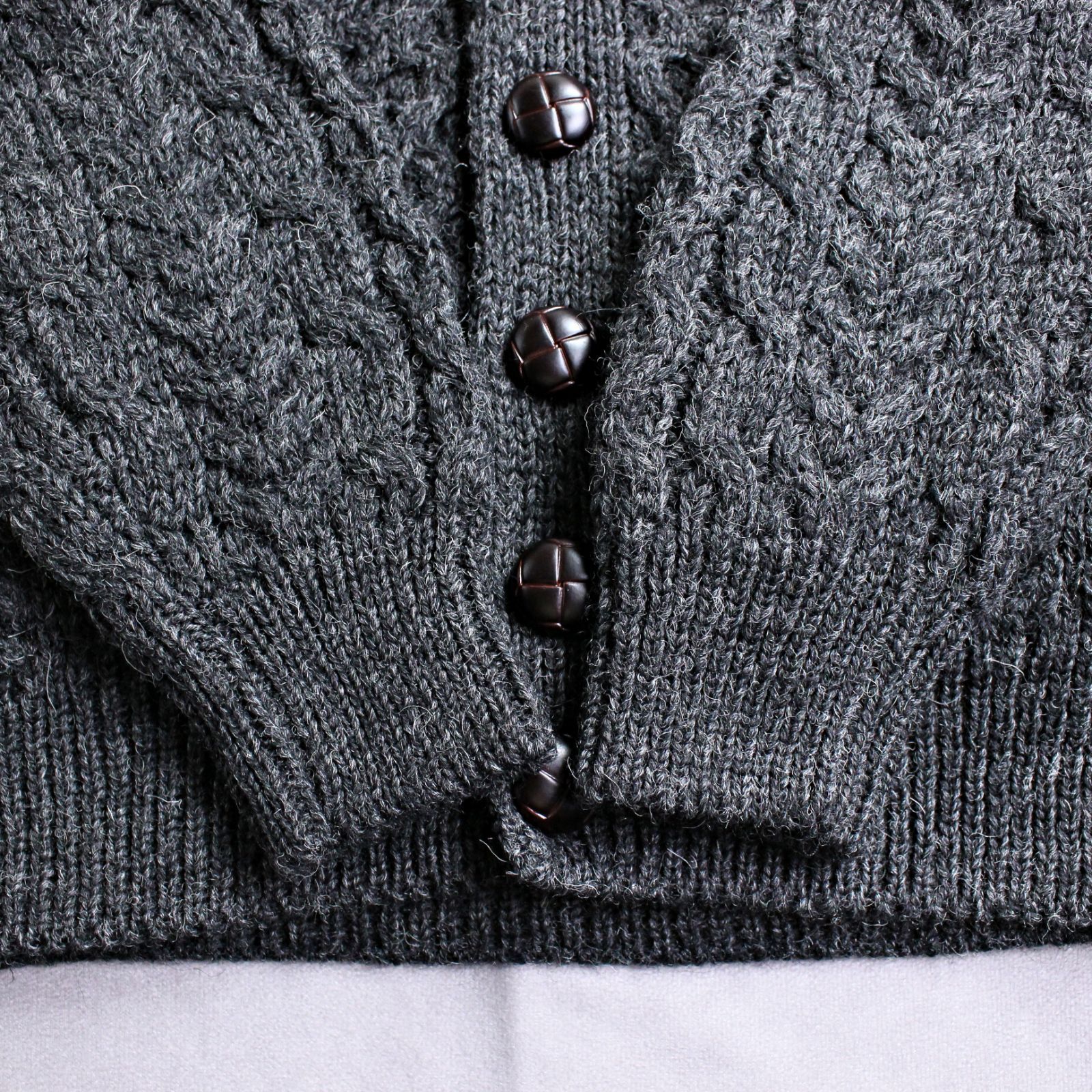 90sアイルランド製アランニットカーディガン ダークグレーフィッシャーマンウール CARRAIG DONN】アイルランド製 ケーブル編みニット ショールカラー