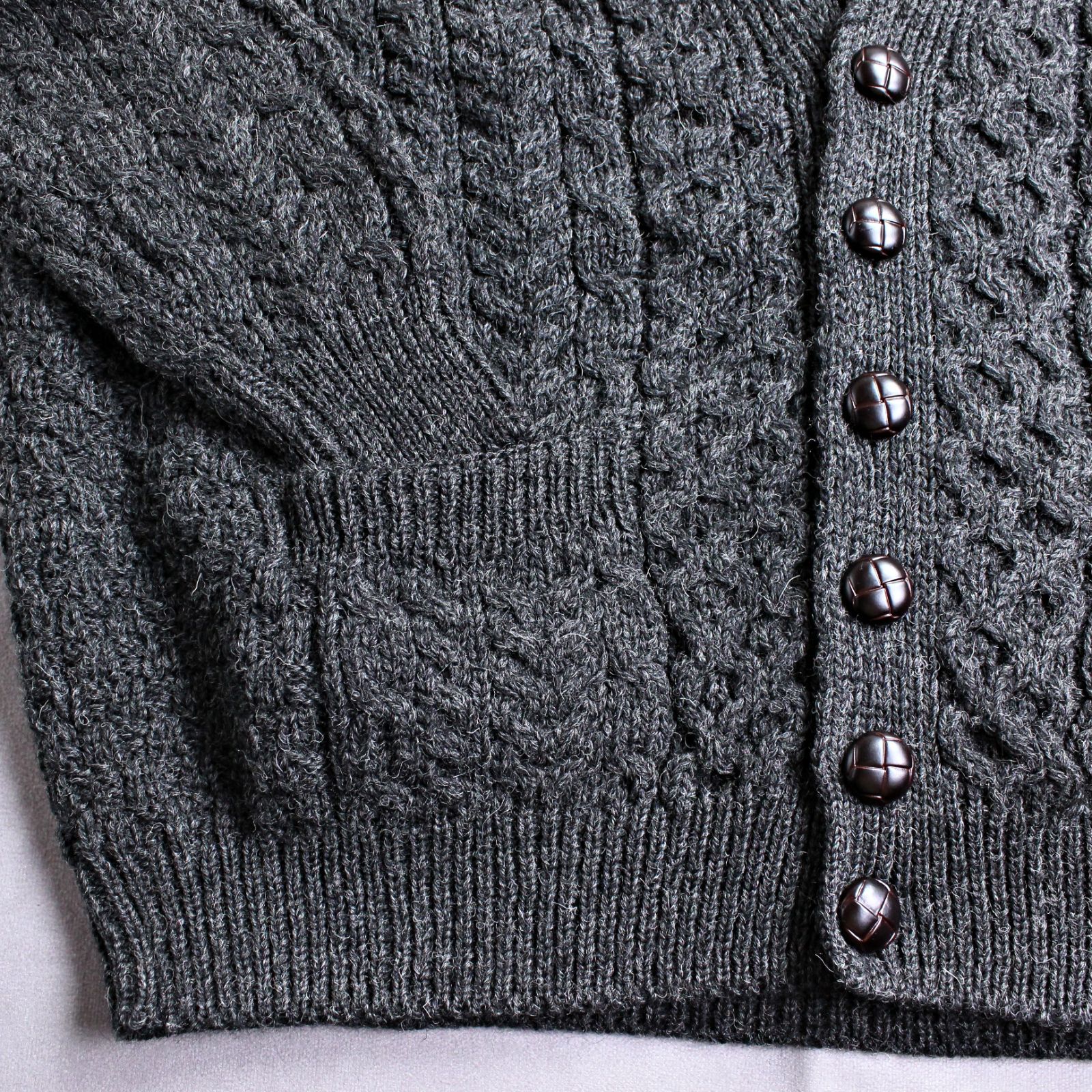 CARRAIG DONN】アイルランド製 ケーブル編みニット ショールカラー