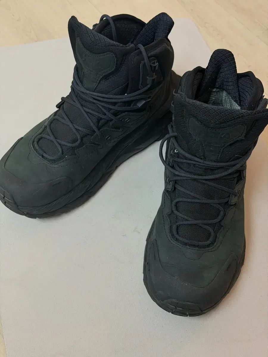 HOKA ONE ホカオネオネ カハ２ GTX 登山靴 ブラック 状態良し