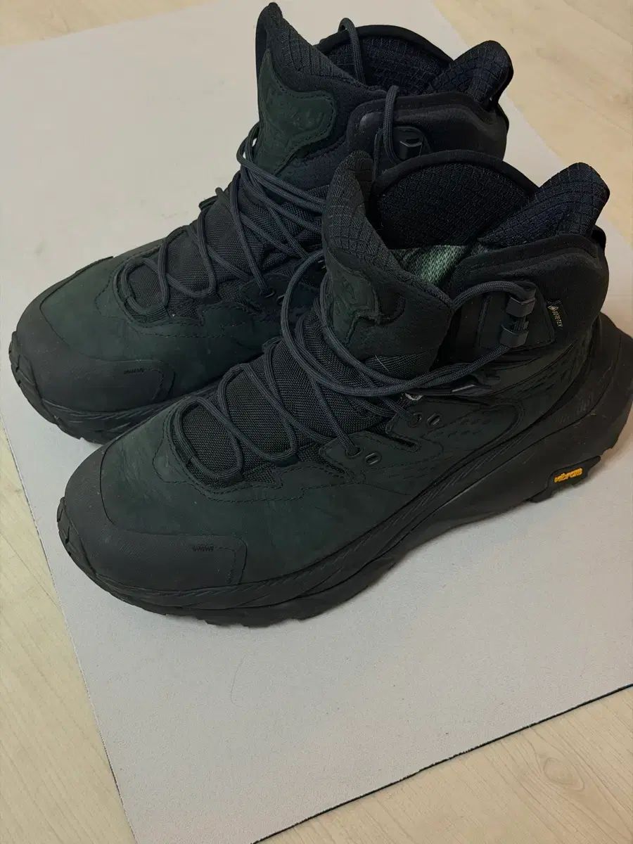  HOKA ONE ホカオネオネ カハ２ GTX 登山靴 ブラック 状態良し 登山靴 トレッキングシューズ アウトドアシューズ