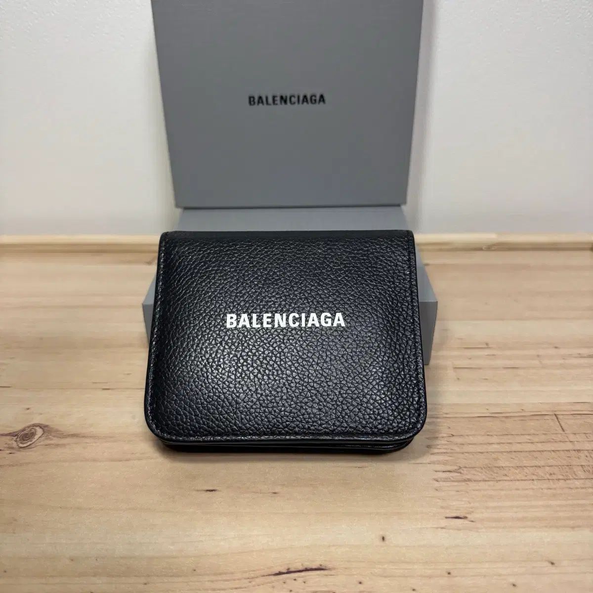 N バレンシアガ ロゴカシミア 二つ折り財布