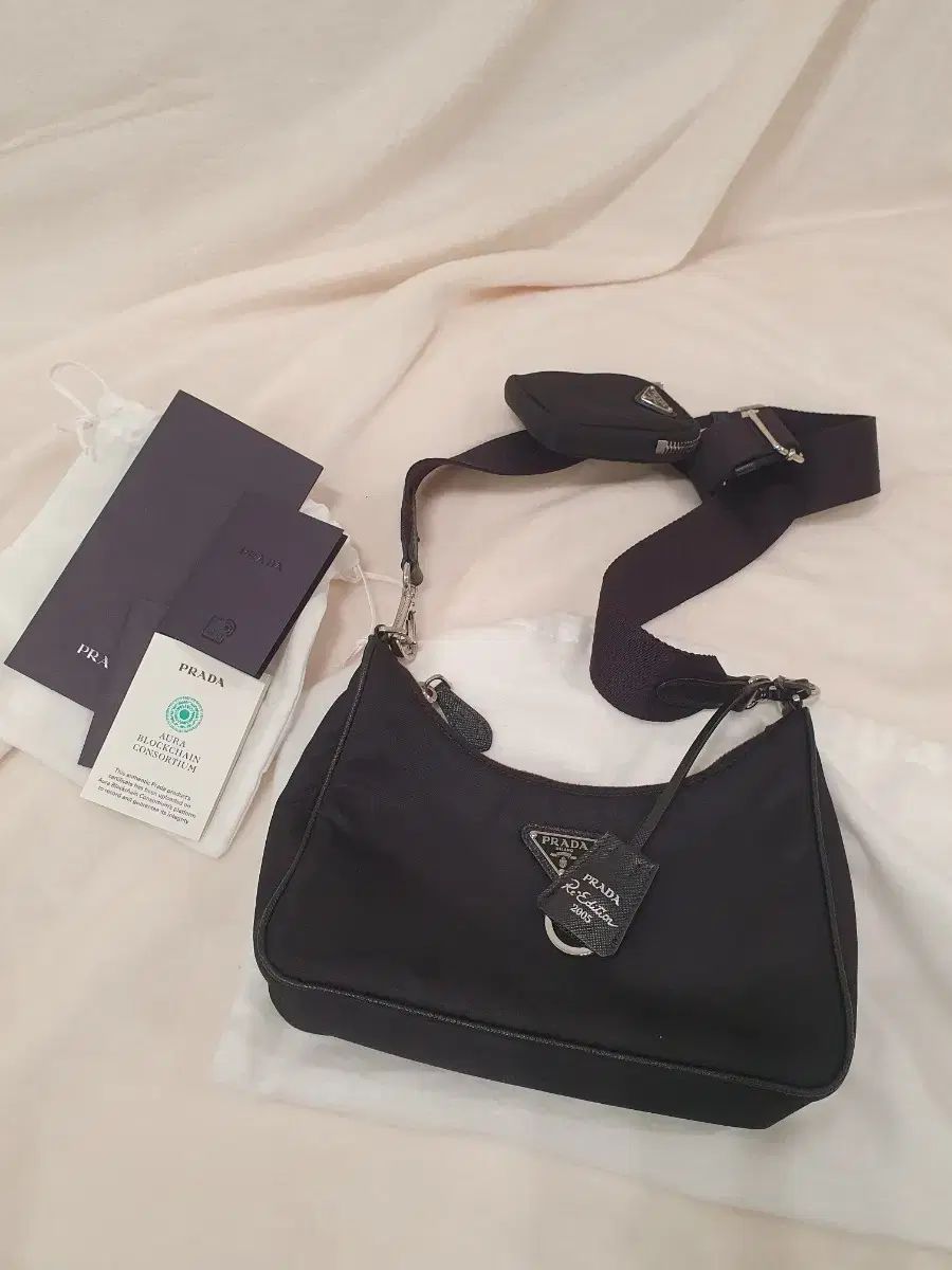 プラダ リー エディション ナイロン クロスバッグ