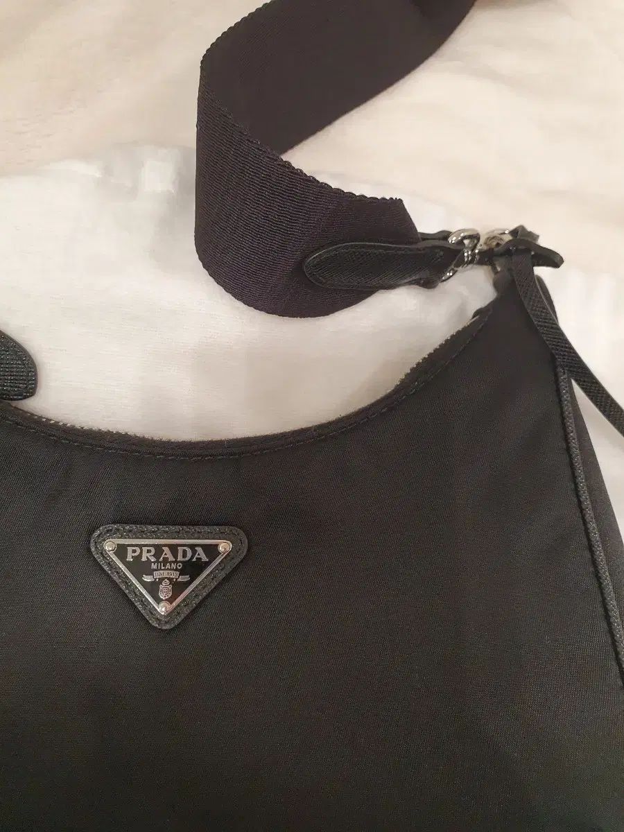 プラダ リー エディション ナイロン クロスバッグ