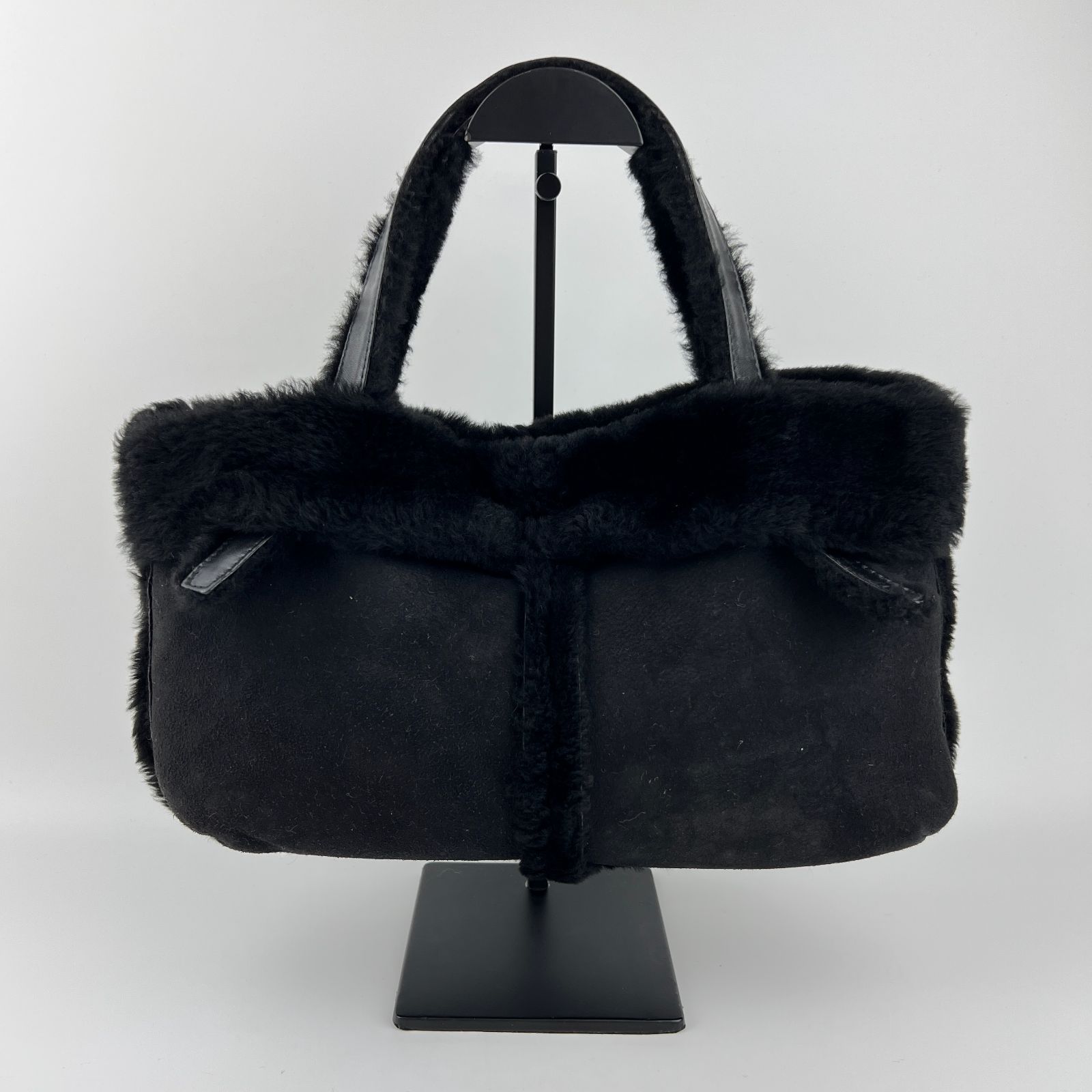 LOEWE　モノグラム/レア　ムートンバッグ 中古】LOEWE ロエベ アナグラム ハンドバッグ ブラック ムートン