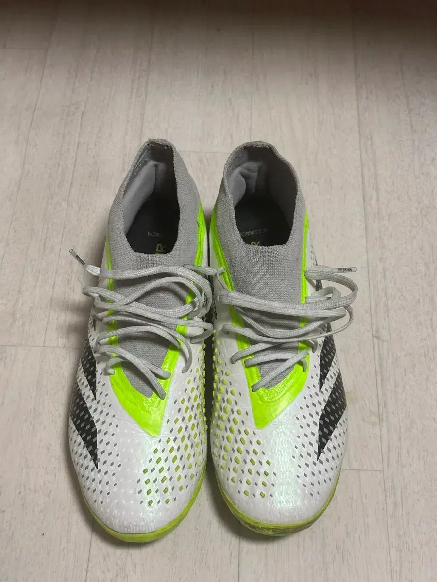 アディダス プレデター エキュラシー 1 TF