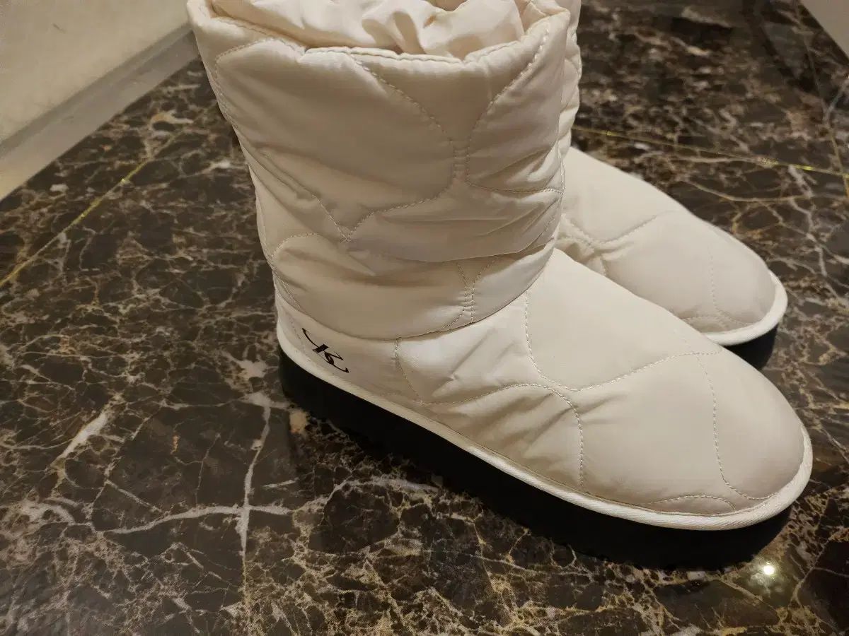 ソルトアンドチョコレート ダウンブーツ