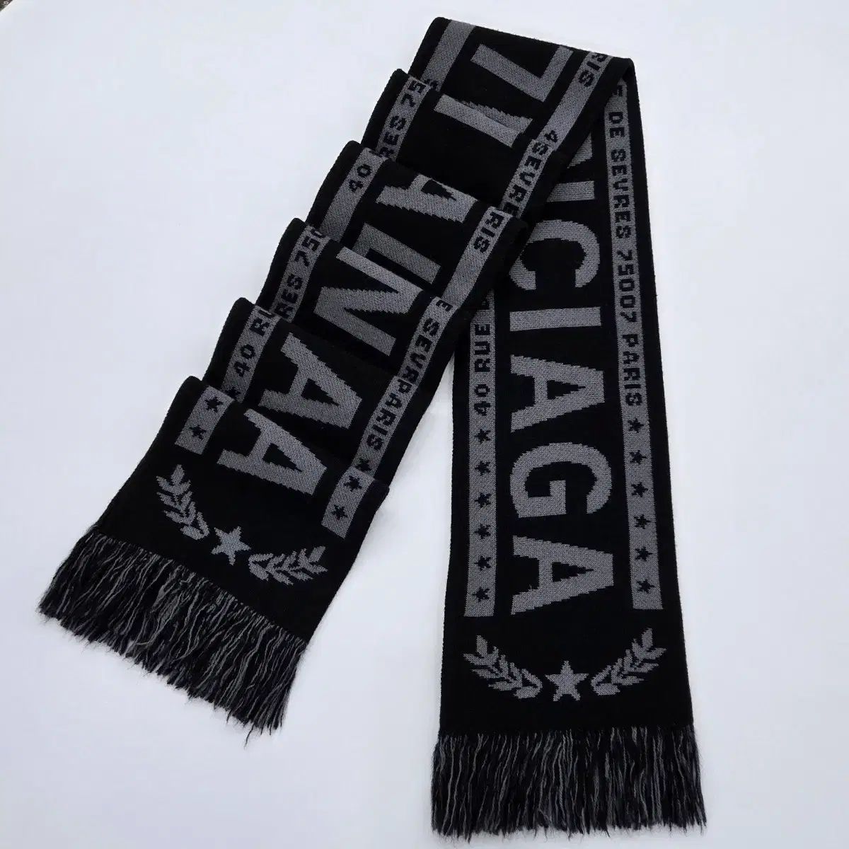 バレンシアガ ロゴ マフラー