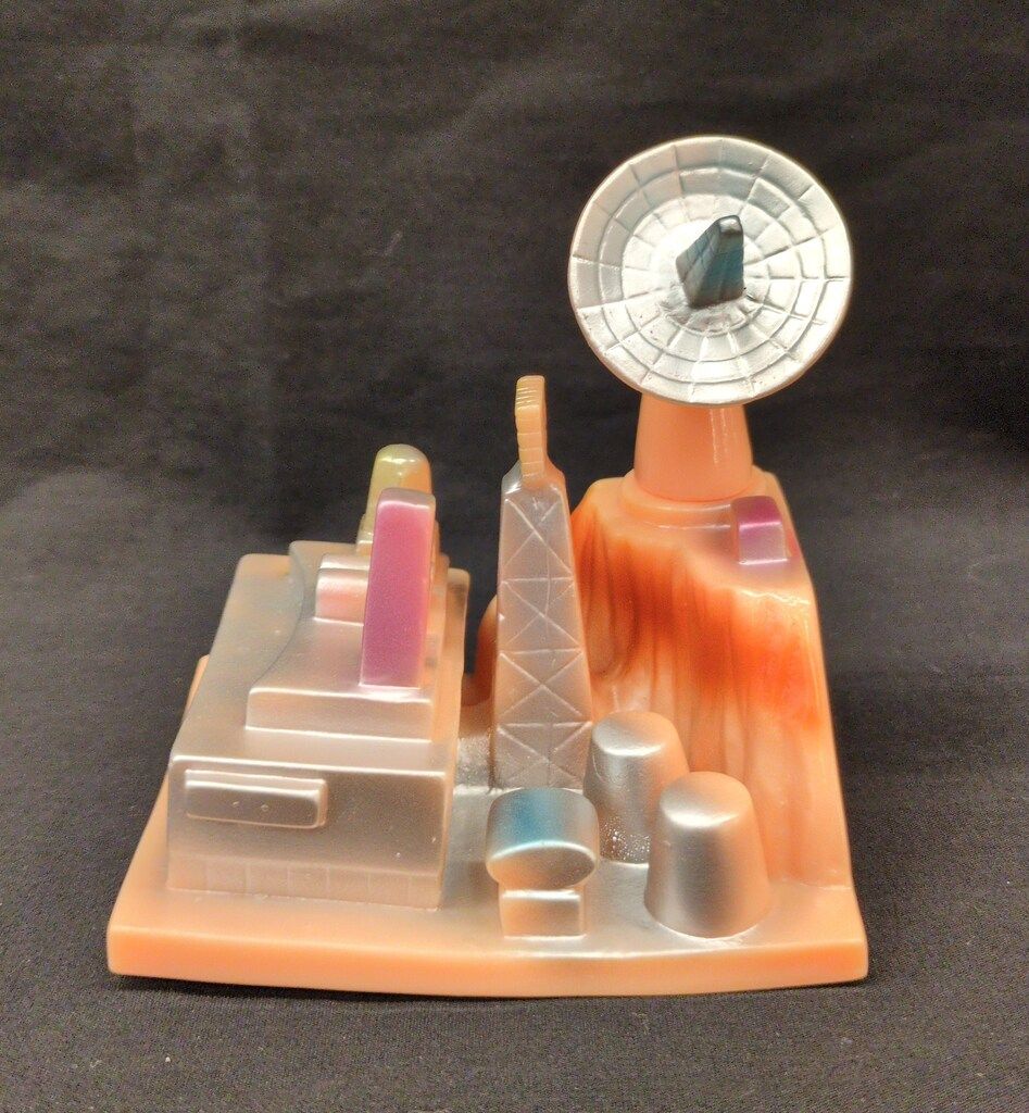 マーミット 世紀の大怪獣シリーズ 宇宙局基地 肌色成型 オレンジ