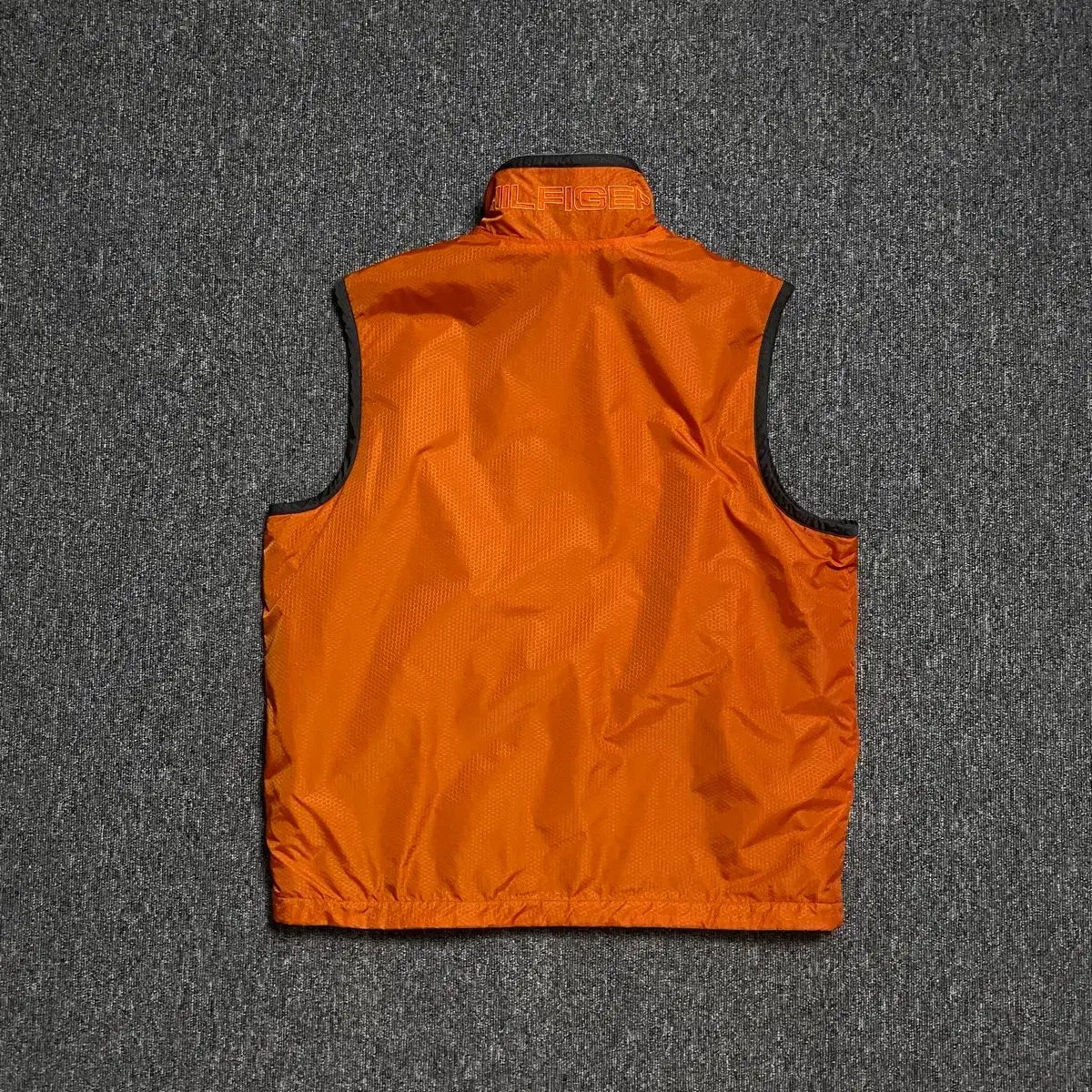 Tommy hilfiger リバーシブル ベスト - メルカリ