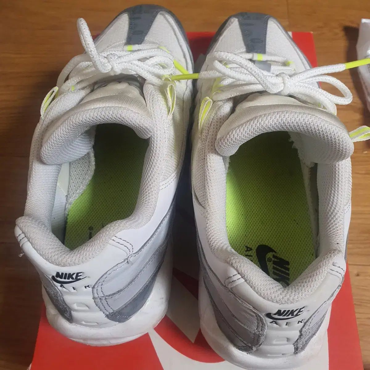 ナイキ エアマックス 95 白 蛍光 スポーツシューズ 280 mm