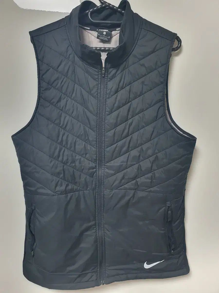 M NIKE エアロレイヤー ベスト