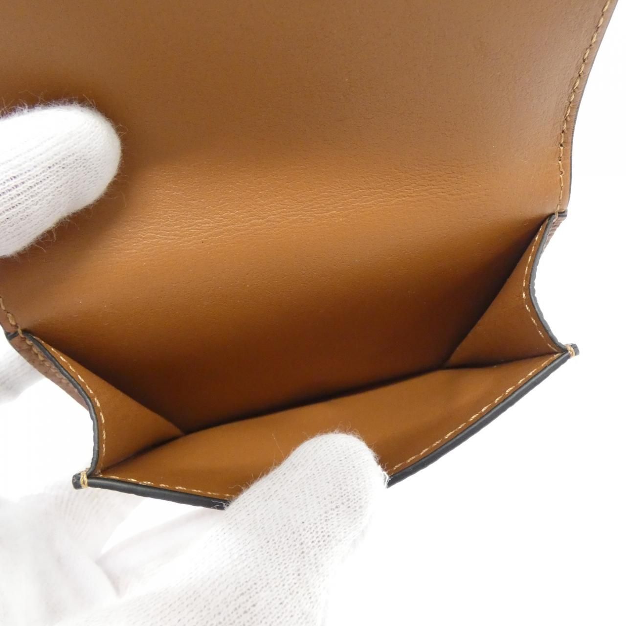 トライフォールド