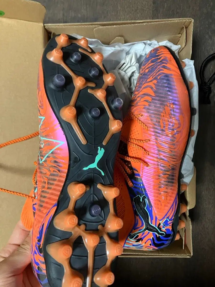 260 プーマ Future 8 ULTIMATE MG