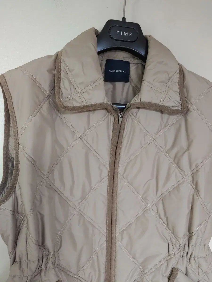 2025 the CASHMERE キルティング ベスト