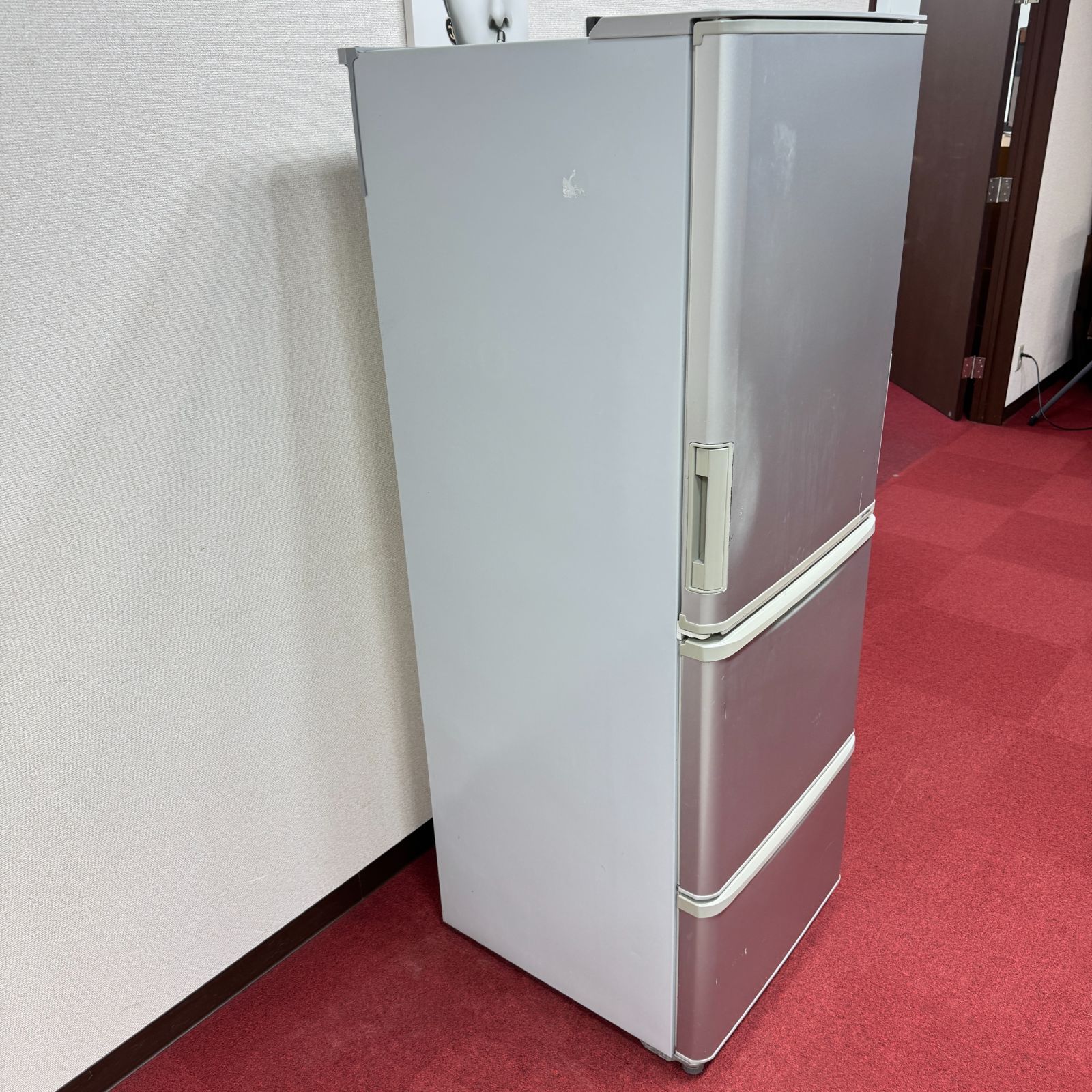 東京23区送料無料　シャープ2017年製3ドア冷蔵庫350L　動作確認＆除菌済み 東京23区送料無料 美品シャープ3ドア2017年製冷蔵庫 350L左右開き SJ