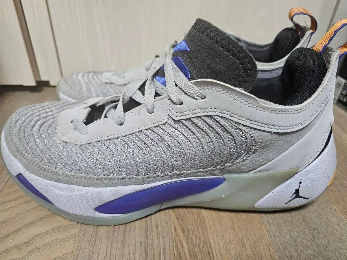 280 バスケシューズ