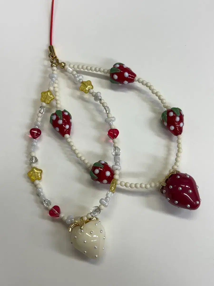 アイリング麻マーケット いちご ビーズ ストラップ