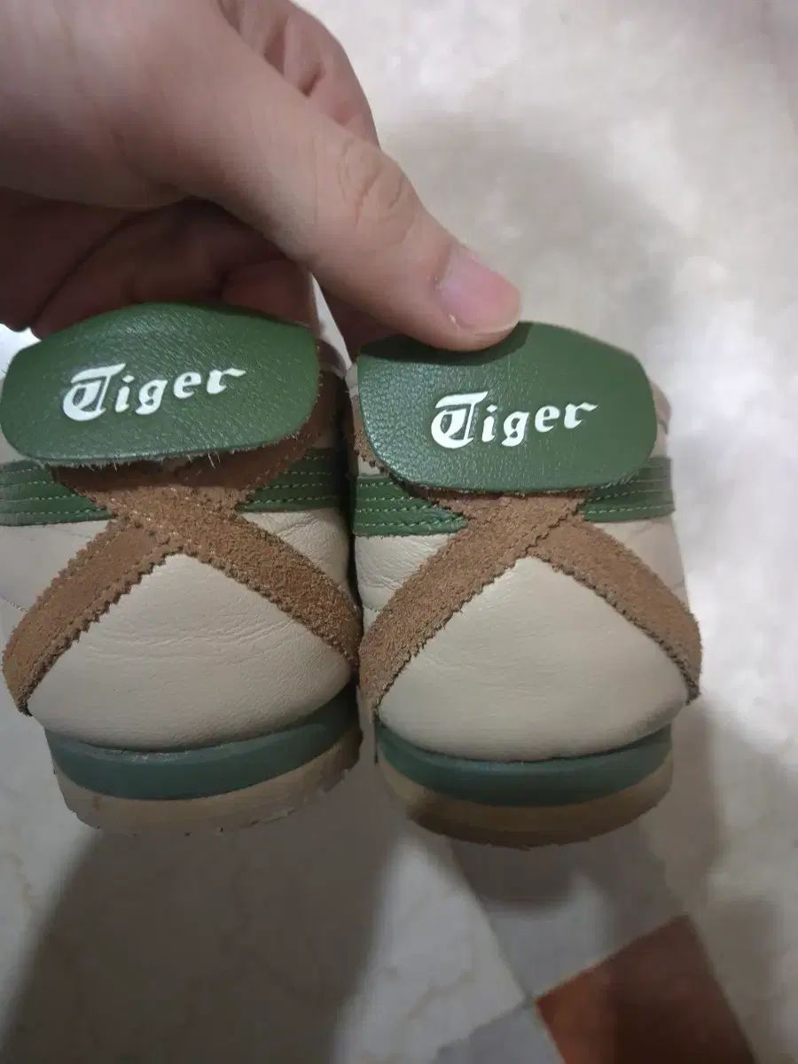 オニツカタイガー