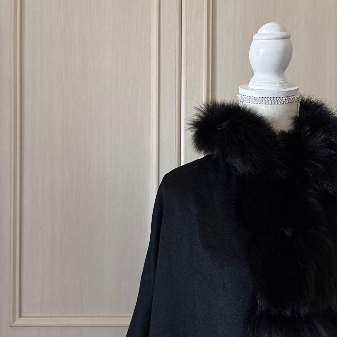 8 SAGAFUR ポンチョ ファー サガファー 羽織 アウター 黒 カシミヤ poncho fur お呼ばれ デート オフィスカジュアル 食事会 冠婚葬祭