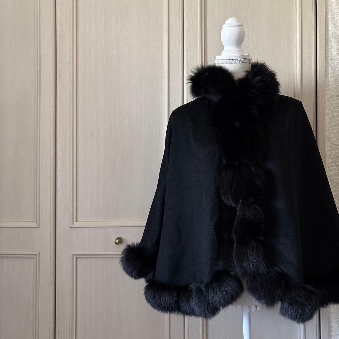 8 SAGAFUR ポンチョ ファー サガファー 羽織 アウター 黒 カシミヤ poncho fur お呼ばれ デート オフィスカジュアル 食事会 冠婚葬祭